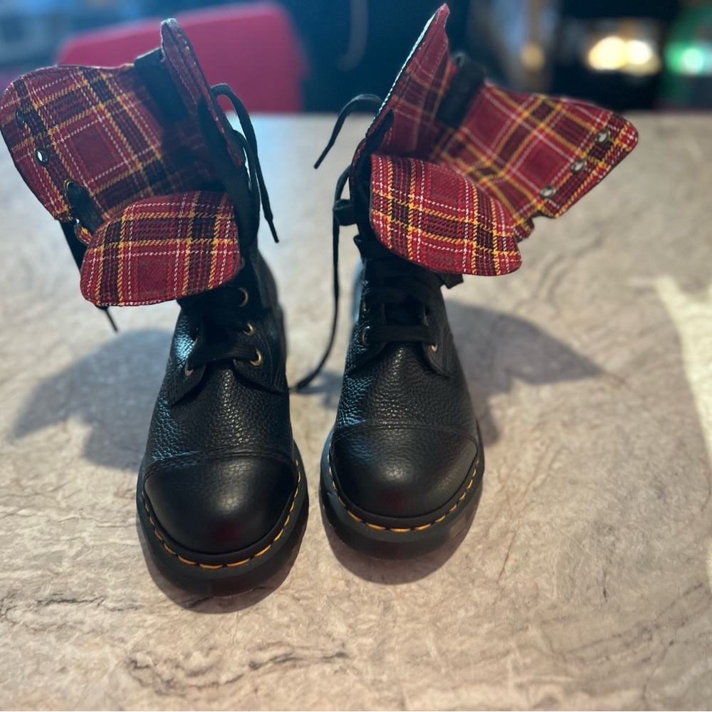 Women’s Dr. Martens 40.00